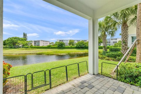 Townhouse in Deerfield Beach, Florida 3 bedrooms, 175.4 sq.m. № 2086788 - photo 19