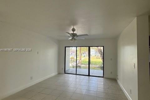 Condo in Coral Springs, Florida, 3 bedrooms  № 2058007 - photo 9