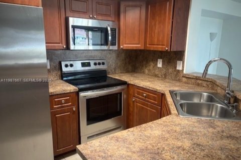 Condo in Coral Springs, Florida, 3 bedrooms  № 2058007 - photo 2