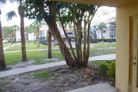 Condo in Coral Springs, Florida, 3 bedrooms  № 2058007 - photo 15