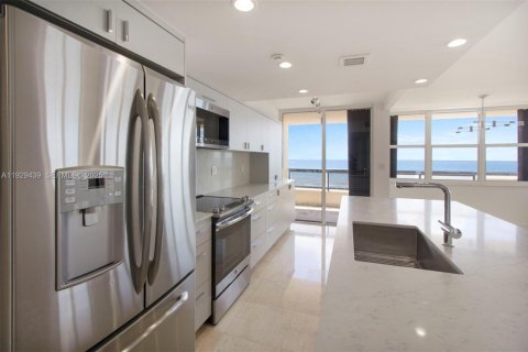 Снять в аренду кондоминиум в Майами-Бич, Флорида 2 спальни, 93.37м2, № 1989369 - фото 3