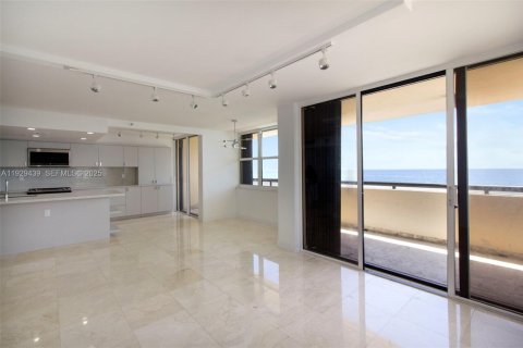 Снять в аренду кондоминиум в Майами-Бич, Флорида 2 спальни, 93.37м2, № 1989369 - фото 4