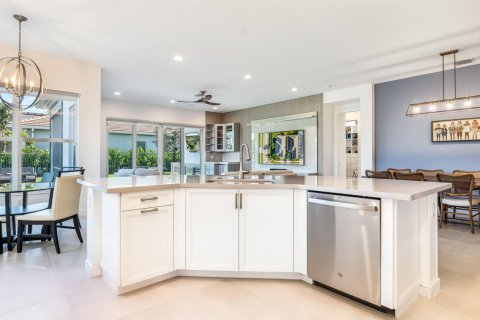 House in Delray Beach, Florida 4 bedrooms, 215.35 sq.m. № 2279595 - photo 8