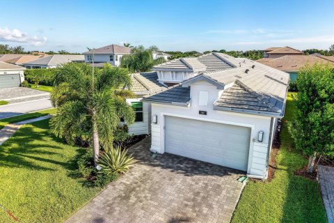 House in Delray Beach, Florida 4 bedrooms, 215.35 sq.m. № 2279595 - photo 2