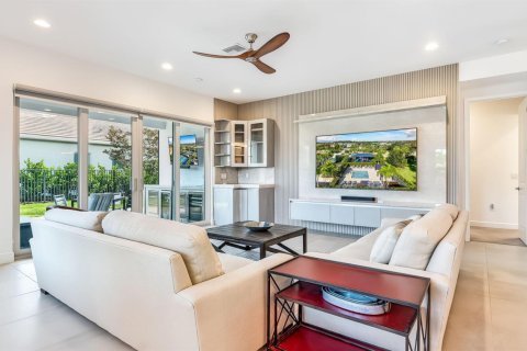 House in Delray Beach, Florida 4 bedrooms, 215.35 sq.m. № 2279595 - photo 14