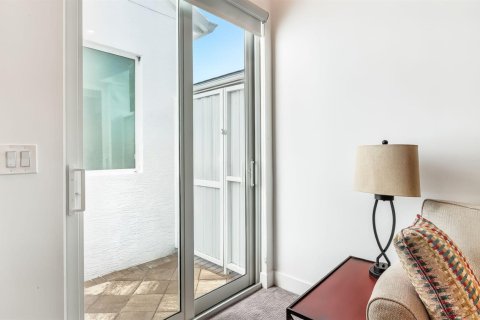 House in Delray Beach, Florida 4 bedrooms, 215.35 sq.m. № 2279595 - photo 29