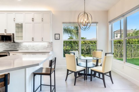 House in Delray Beach, Florida 4 bedrooms, 215.35 sq.m. № 2279595 - photo 17