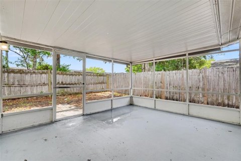 House in New Port Richey, Florida 3 bedrooms, 125.7 sq.m. № 2156607 - photo 13