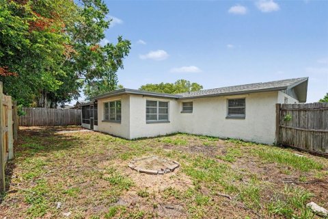 House in New Port Richey, Florida 3 bedrooms, 125.7 sq.m. № 2156607 - photo 17
