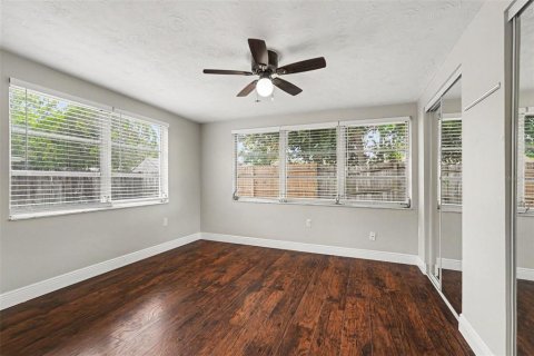 House in New Port Richey, Florida 3 bedrooms, 125.7 sq.m. № 2156607 - photo 10