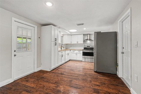 House in New Port Richey, Florida 3 bedrooms, 125.7 sq.m. № 2156607 - photo 6