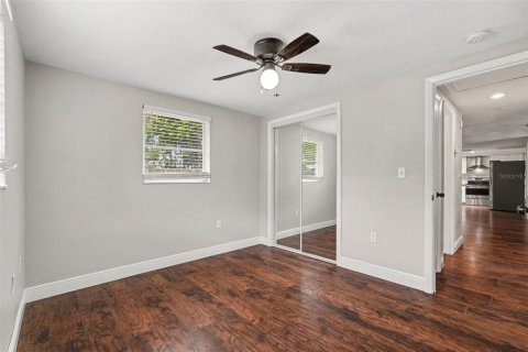 House in New Port Richey, Florida 3 bedrooms, 125.7 sq.m. № 2156607 - photo 8