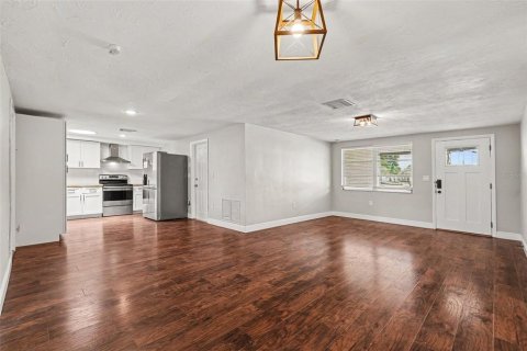 House in New Port Richey, Florida 3 bedrooms, 125.7 sq.m. № 2156607 - photo 5