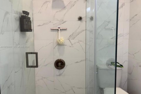 Copropriété à louer à Doral, Floride: 3 chambres, 146.51 m2 № 2040274 - photo 8