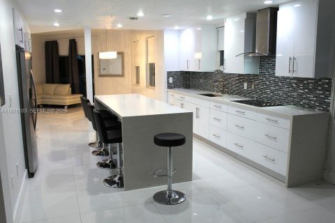 Copropriété à louer à Doral, Floride: 3 chambres, 146.51 m2 № 2040274 - photo 4