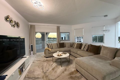 Copropriété à louer à Doral, Floride: 3 chambres, 146.51 m2 № 2040274 - photo 2