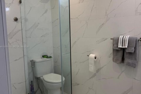 Copropriété à louer à Doral, Floride: 3 chambres, 146.51 m2 № 2040274 - photo 7