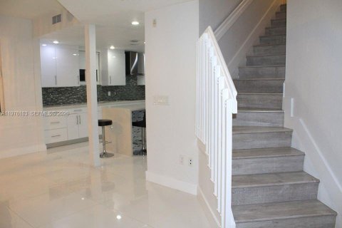 Copropriété à louer à Doral, Floride: 3 chambres, 146.51 m2 № 2040274 - photo 3