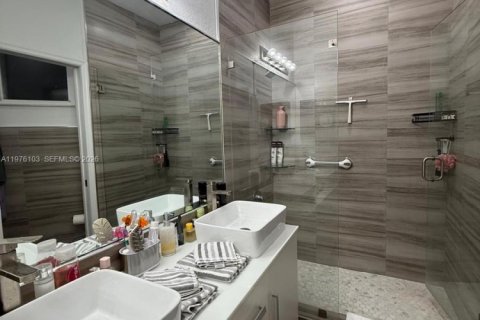 Copropriété à louer à Doral, Floride: 3 chambres, 146.51 m2 № 2040274 - photo 10