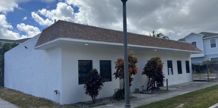 Commercial property in West Palm Beach, Florida № 827683