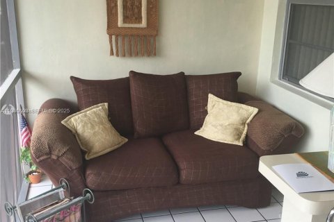 Condominio en alquiler en Hallandale Beach, Florida, 1 dormitorio, 57.6 m2 № 1993821 - foto 4