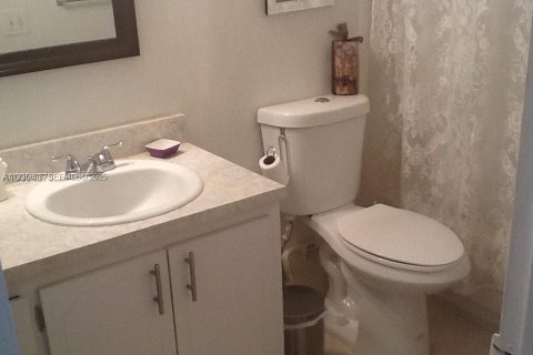 Condominio en alquiler en Hallandale Beach, Florida, 1 dormitorio, 57.6 m2 № 1993821 - foto 8