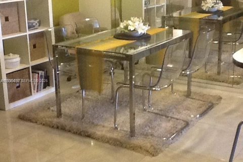 Condominio en alquiler en Hallandale Beach, Florida, 1 dormitorio, 57.6 m2 № 1993821 - foto 2