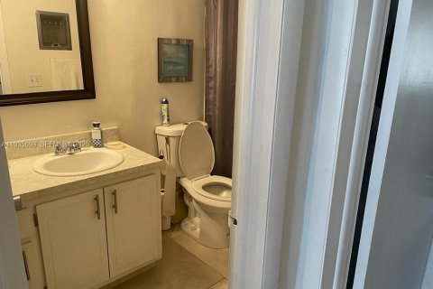 Condominio en alquiler en Hallandale Beach, Florida, 1 dormitorio, 57.6 m2 № 1993821 - foto 22