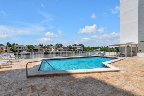 Condo in Hollywood, Florida, 2 bedrooms  № 2050668 - photo 26
