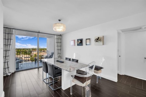 Condo in Hollywood, Florida, 2 bedrooms  № 2050668 - photo 13