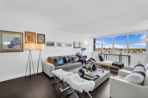 Condo in Hollywood, Florida, 2 bedrooms  № 2050668 - photo 3