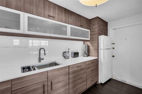 Condo in Hollywood, Florida, 2 bedrooms  № 2050668 - photo 7