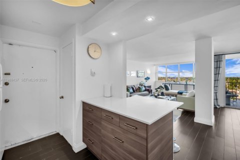 Condo in Hollywood, Florida, 2 bedrooms  № 2050668 - photo 10