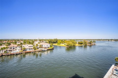 Condo in Hollywood, Florida, 2 bedrooms  № 2050668 - photo 23