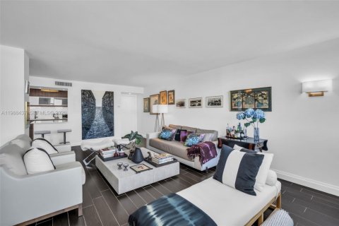 Condo in Hollywood, Florida, 2 bedrooms  № 2050668 - photo 6