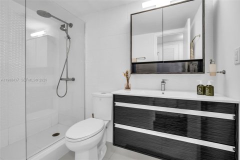 Condo in Hollywood, Florida, 2 bedrooms  № 2050668 - photo 20