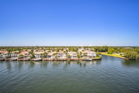 Condo in Hollywood, Florida, 2 bedrooms  № 2050668 - photo 24