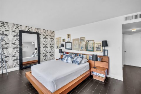 Condo in Hollywood, Florida, 2 bedrooms  № 2050668 - photo 16