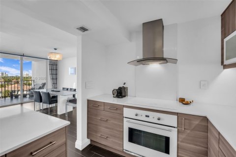 Condo in Hollywood, Florida, 2 bedrooms  № 2050668 - photo 9