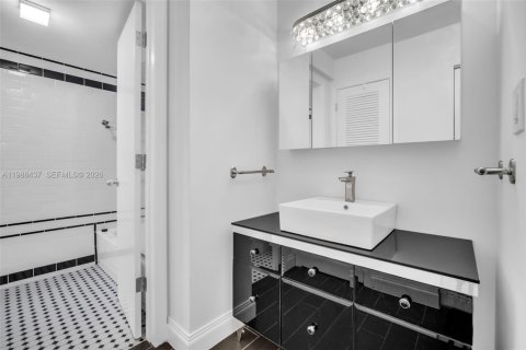 Condo in Hollywood, Florida, 2 bedrooms  № 2050668 - photo 18