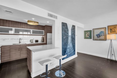 Condo in Hollywood, Florida, 2 bedrooms  № 2050668 - photo 11