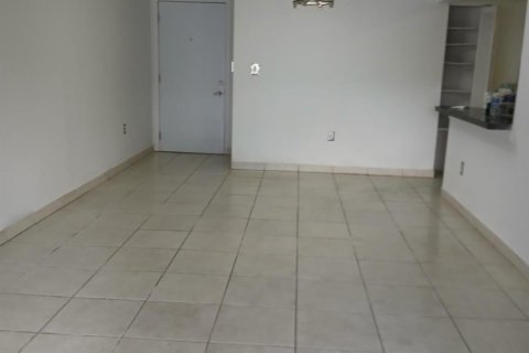 Condo in Miami, Florida, 2 bedrooms  № 2245589 - photo 2
