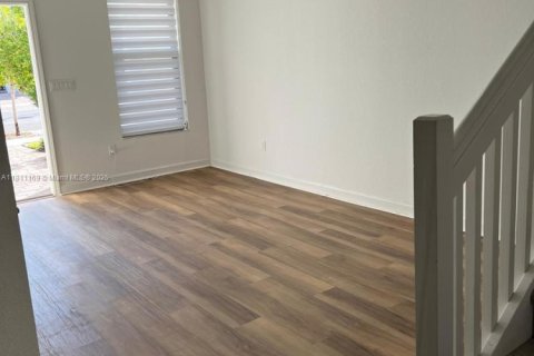 Adosado en venta en Pembroke Pines, Florida, 3 dormitorios, 175.4 m2 № 1758833 - foto 3