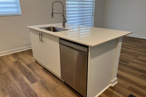 Adosado en venta en Pembroke Pines, Florida, 3 dormitorios, 175.4 m2 № 1758833 - foto 8