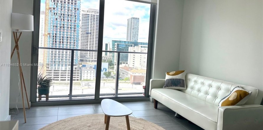 Condo in Miami, Florida, 1 bedroom № 1445608