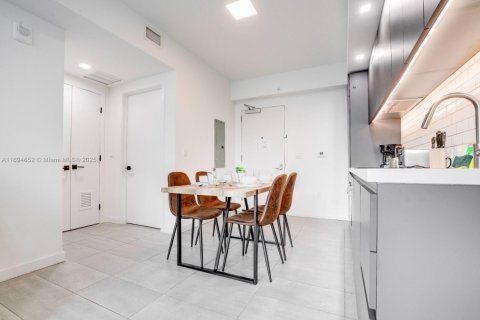 Condo in Miami, Florida, 1 bedroom  № 1445608 - photo 7