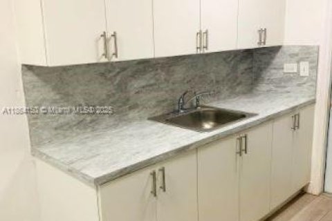 Apartamento en alquiler en Miami, Florida, 1 dormitorio, 46.45 m2 № 1957369 - foto 2