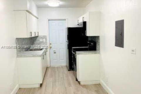 Apartamento en alquiler en Miami, Florida, 1 dormitorio, 46.45 m2 № 1957369 - foto 3