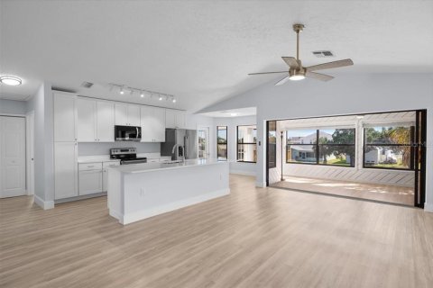 Villa ou maison à vendre à Hernando Beach, Floride: 3 chambres, 155.7 m2 № 2433133 - photo 12
