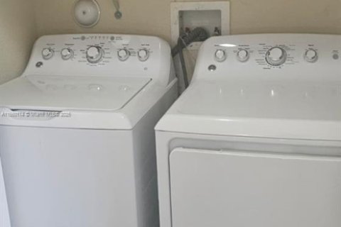 Copropriété à louer à Miami, Floride: 4 chambres, 214.79 m2 № 1862387 - photo 15